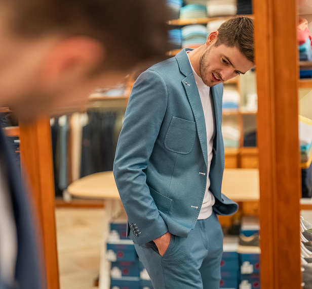 Herr im Businessanzug bei Alois.Pöchhacker