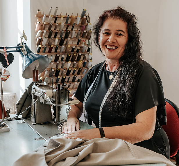 Schneiderin bei Herrenmode Pöchhacker